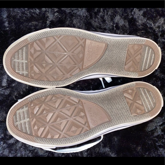 White Converse shoes - Picture 5 of 5